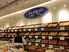 面包甜点陈列柜-老佛爷饼店