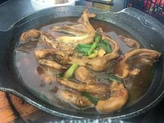 香辣鸭掌煲-万景饭店·鱼街农家菜