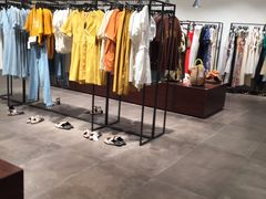 -URBAN REVIVO(高德置地广场·春广场店)