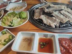 精品牛五花-唯成•韩国炭火烤肉 유성고기