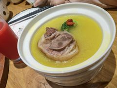 -帅巴人舅母子腊蹄民俗村
