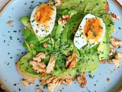 牛油果煮蛋吐司-RAC BAR(安福路店)