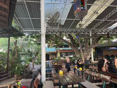 -Green Tree Rest. & Pub