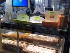 面包甜点陈列柜-鲍师傅糕点(国金街店)