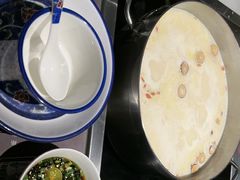 -尚尚仙·酸汤猪手·猪肚鸡火锅(华联万柳购物中心店)