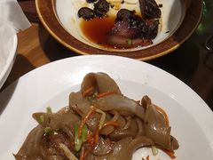-头上红煨盐鸡·非遗院子餐厅