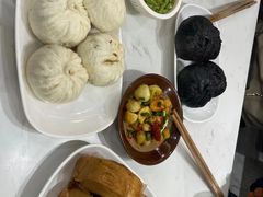 -李与白包子铺(桐梓林店)