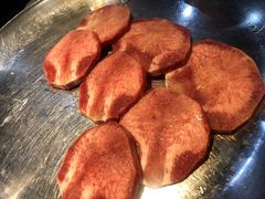 雪花80％厚切牛舌-老炉家木炭烤肉(长江国际店)
