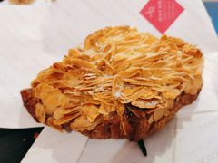 巴旦木羊角包-Salon de The de Joel Robuchon(外滩18号店)