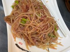 青椒炒丽江紫洋芋丝-蔼若春.传承三十年云南菜(金碧公园店)