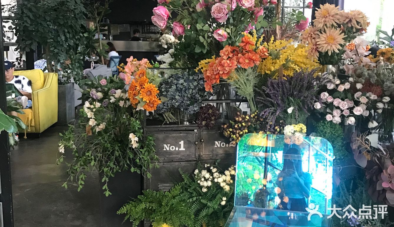 初见鲜花咖啡店☕️💐