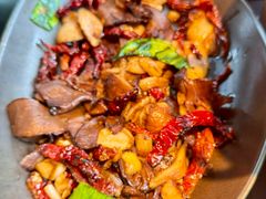 皱皮椒炒黑牛肝菌-Ameigo梅果·云贵川bistro(长宁来福士店)