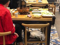 大堂-超越炭火牛蛙火锅鸡(河东店)