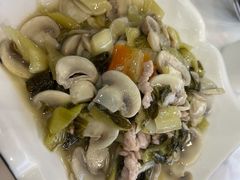 雪菜炒蘑菇-老四川平头酸菜鱼(衙前店)