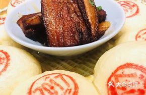 Braised Pork with Homemade Steamed Buns