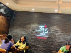 等位区-万记麻辣烫国展总店