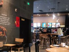 大堂-星巴克臻选(舟山凯虹广场店)