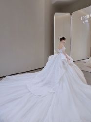 -艾米丽婚纱礼服