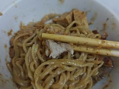 -松树干拌面店