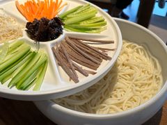 鸡丝凉米线-云海肴·汽锅鸡·云南代表菜(天山百盛优客店)