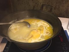 -鲜入围煮花胶鸡海鲜火锅