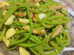 -老街坊美食汇(玉兰大街店)