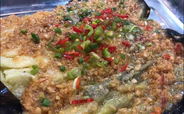 大鹏东北烧烤(东振小吃店)-"「蒜蓉茄子」茄子是一切为二的,口感还行