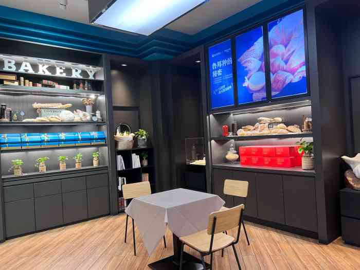 好百客面包房(远大购物中心店)-"好百客食品馆食品种类多,水果,寿司