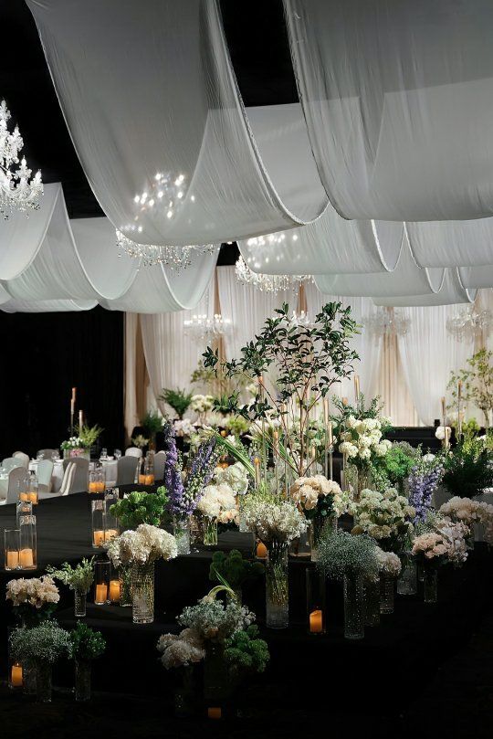 白色布幔婚礼布置现场