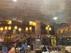 -帅巴人舅母子腊蹄民俗村