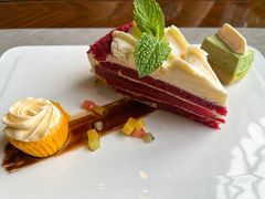 主厨甜品拼盘-YUE·6·西式融合餐厅(外滩六号店)