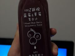 鲜榨蓝莓草莓复合汁-好利来(四惠店)