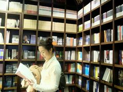 -钟书阁(松江泰晤士小镇店)