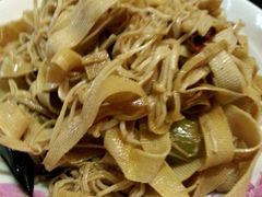 珍菌烩豆皮-江南大酒店·地道正宗有锅气的江西菜(中华北大街店)