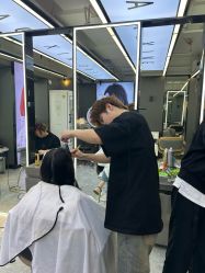 -藤野造型烫发染发