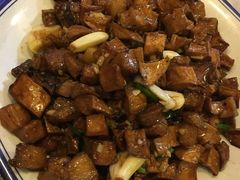 -刘姐啤酒鱼民族演艺餐厅(西街总店)