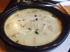 琼汁蟹黄丸-河畔春天时尚餐厅