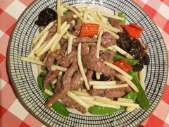 花生苗炒牛柳-龙桥私厨·姜花菊花过桥鱼·顺德菜(容桂店)