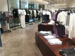 -URBAN REVIVO(高德置地广场·春广场店)