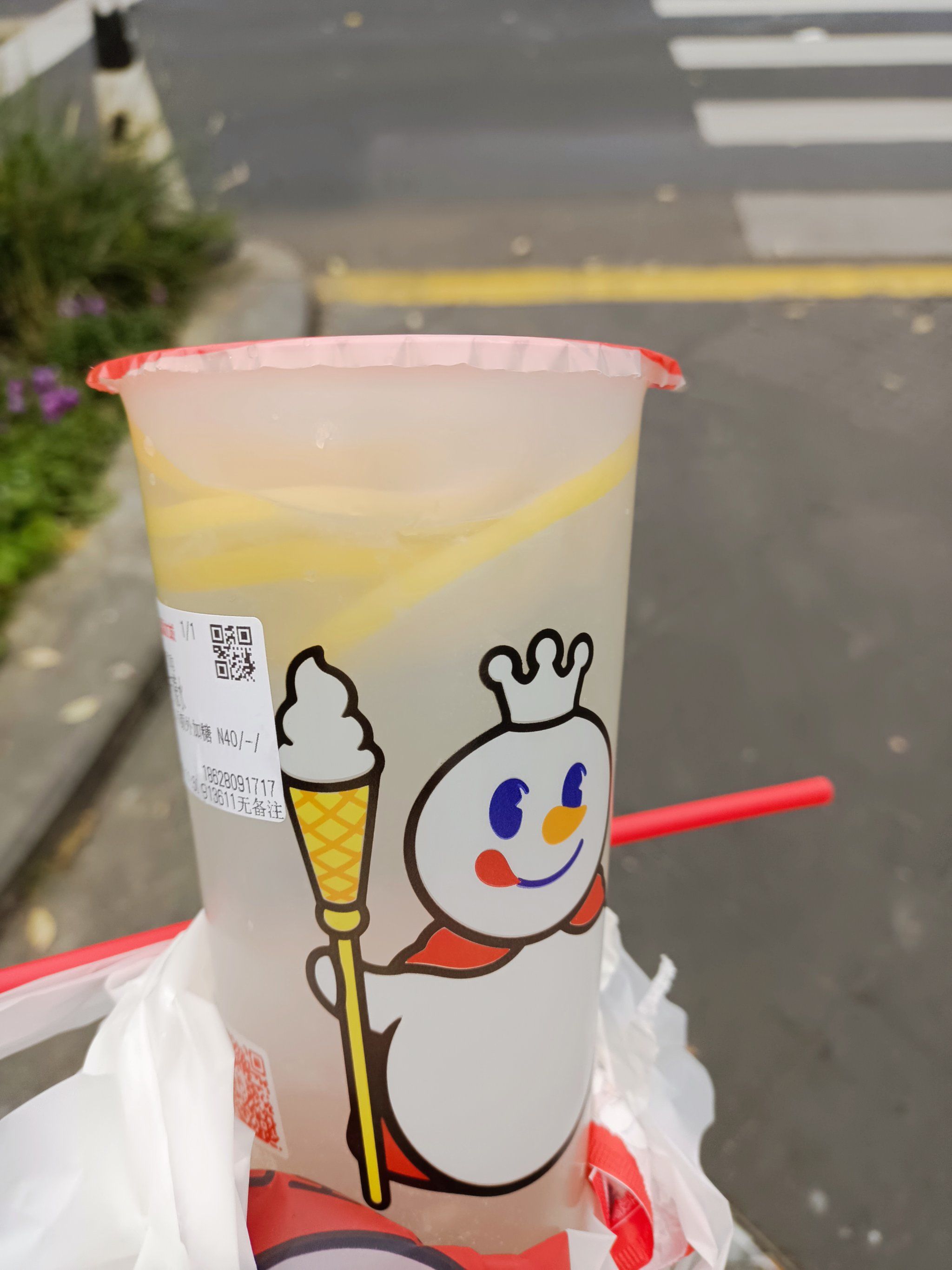 大众中奖的蜜雪冰城喝上了,冰鲜柠檬水是原