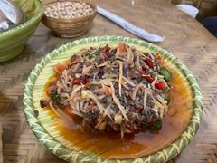 酸笋炒牛肉-傣家寨花园主题餐厅