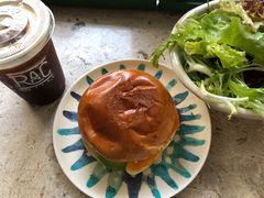 牛油果煮蛋吐司-RAC BAR(安福路店)