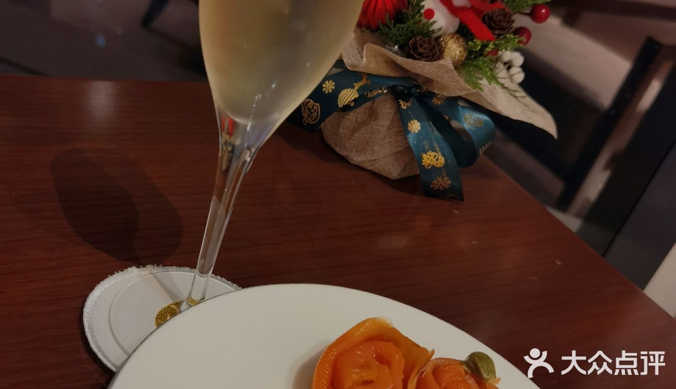 这夜只想喝酒，不想说话