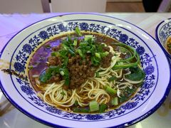 -渝之汇牛肉豌杂面