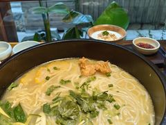 -银米·云南传统过桥米线(双廊黑金冠店)