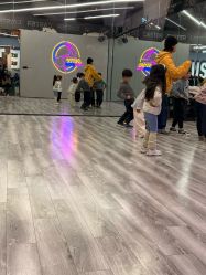 -CASTER跳舞俱乐部