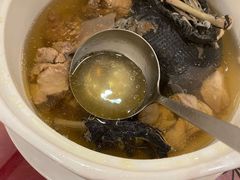 乌鸡炖瘦肉-东江渔村·古典园林·30年粤菜老字号(太和店)