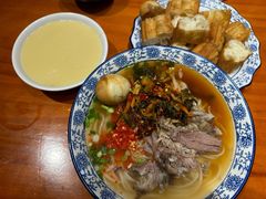 -巍山𤆵肉饵丝