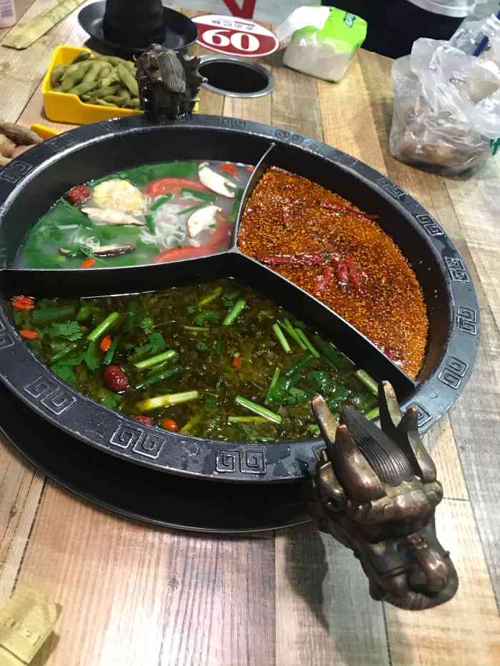 九子龙锅火锅串串-"菜品不错,很棒,冲着龙头也要吃一次.