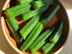 -猪三哥肥肠鸡川菜小炒